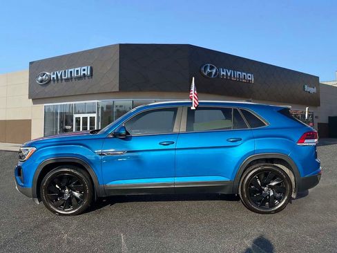 Used 2024 Volkswagen Atlas Cross Sport SE image 5