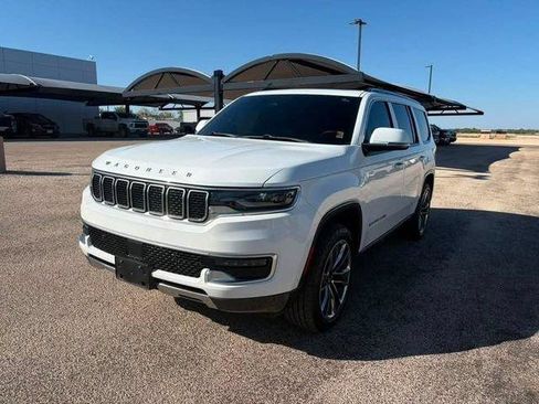 Used 2022 Jeep Wagoneer Series III w/ Premium Group I AWD/4WD image 1