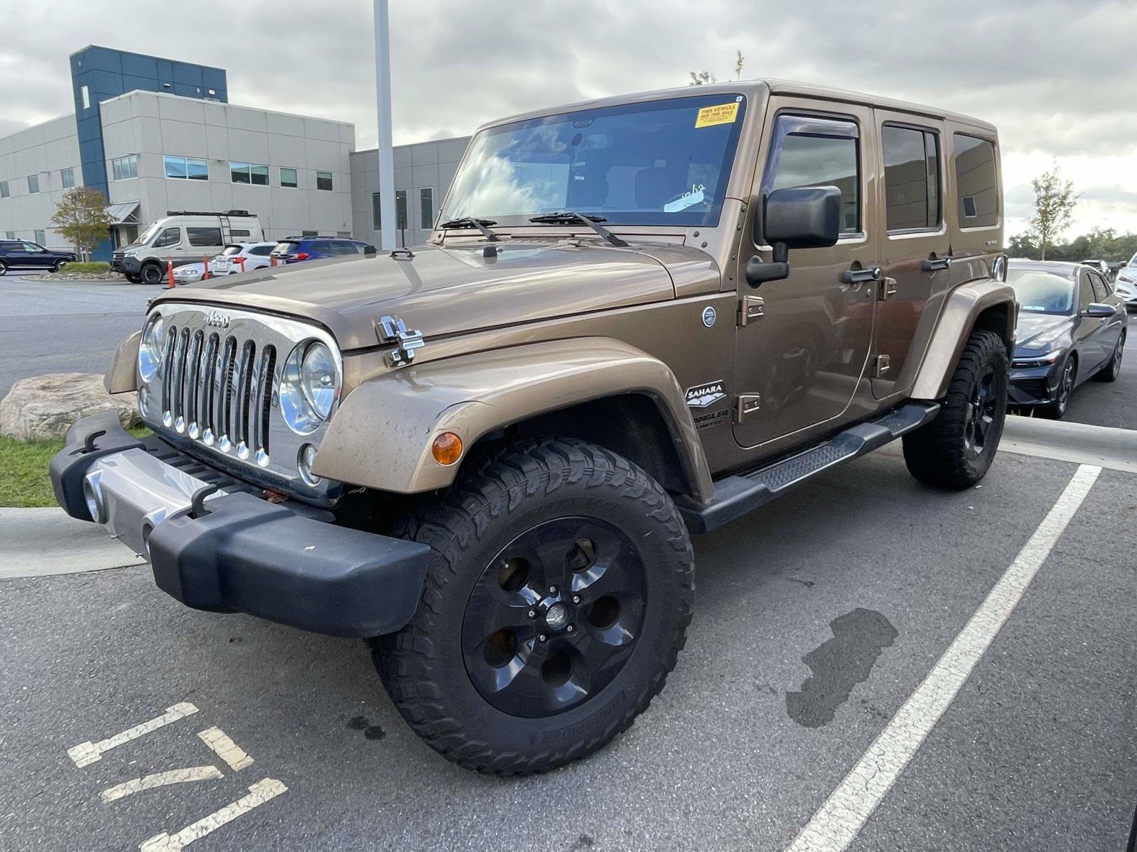Used 2015 Jeep Wrangler Unlimited Sahara w/ Connectivity Group AWD/4WD image 2