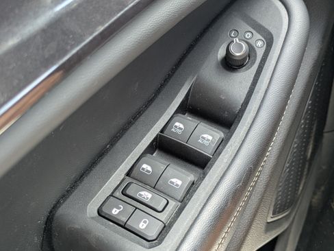 Used 2023 Jeep Grand Cherokee L Laredo AWD/4WD image 19
