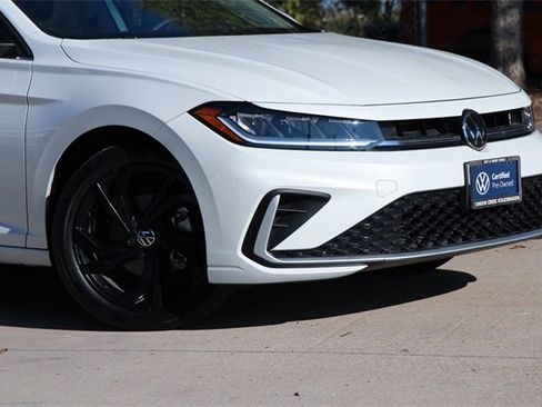 Certified 2025 Volkswagen Jetta SE image 2