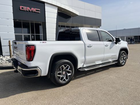 Used 2023 GMC Sierra 1500 SLT image 3