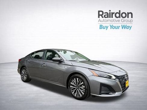 Used 2024 Nissan Altima 2.5 SV FWD image 1