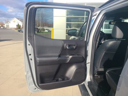 Used 2020 Toyota Tacoma TRD Sport image 14