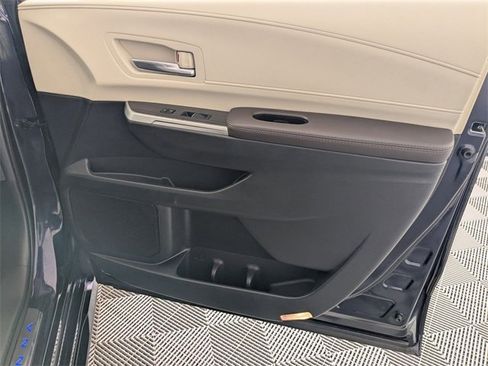 Used 2024 Toyota Sienna Platinum image 36