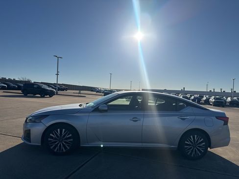 Certified 2023 Nissan Altima 2.5 SV image 13