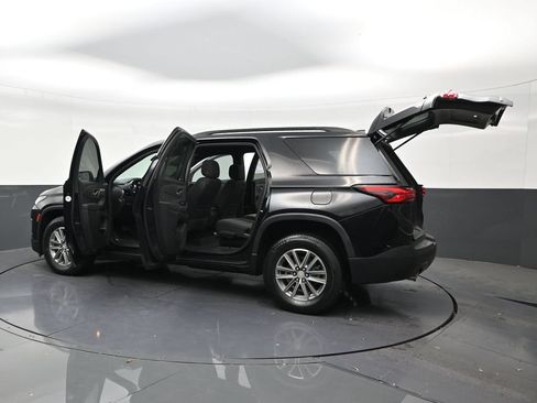 Used 2023 Chevrolet Traverse LT FWD image 31
