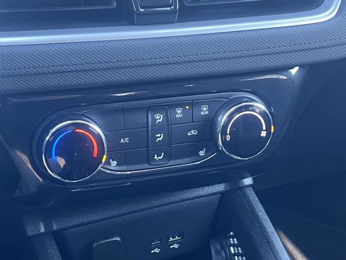 Used 2024 Chevrolet TrailBlazer LT w/ LT Cold Weather Package image 23