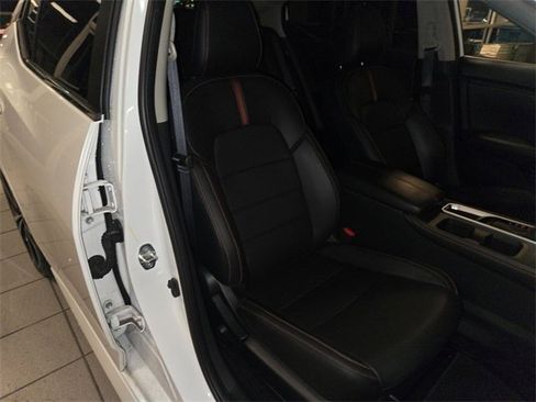 Used 2023 Nissan Sentra SR w/ SR Premium Package image 24