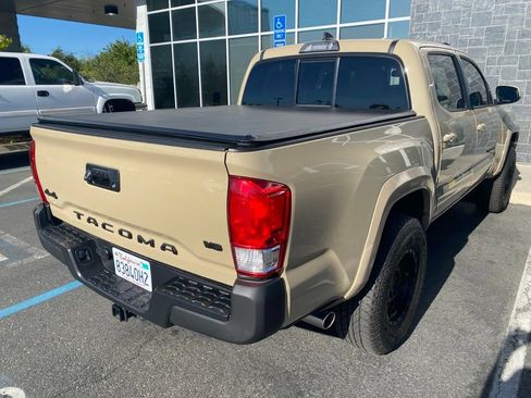 Used 2017 Toyota Tacoma SR5 w/ Tow Package AWD/4WD image 4