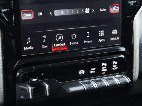 Used 2023 RAM 2500 Laramie AWD/4WD image 32