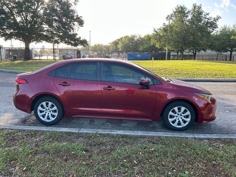 Used 2022 Toyota Corolla LE image 6
