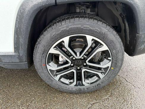 Used 2024 Jeep Compass Limited image 5