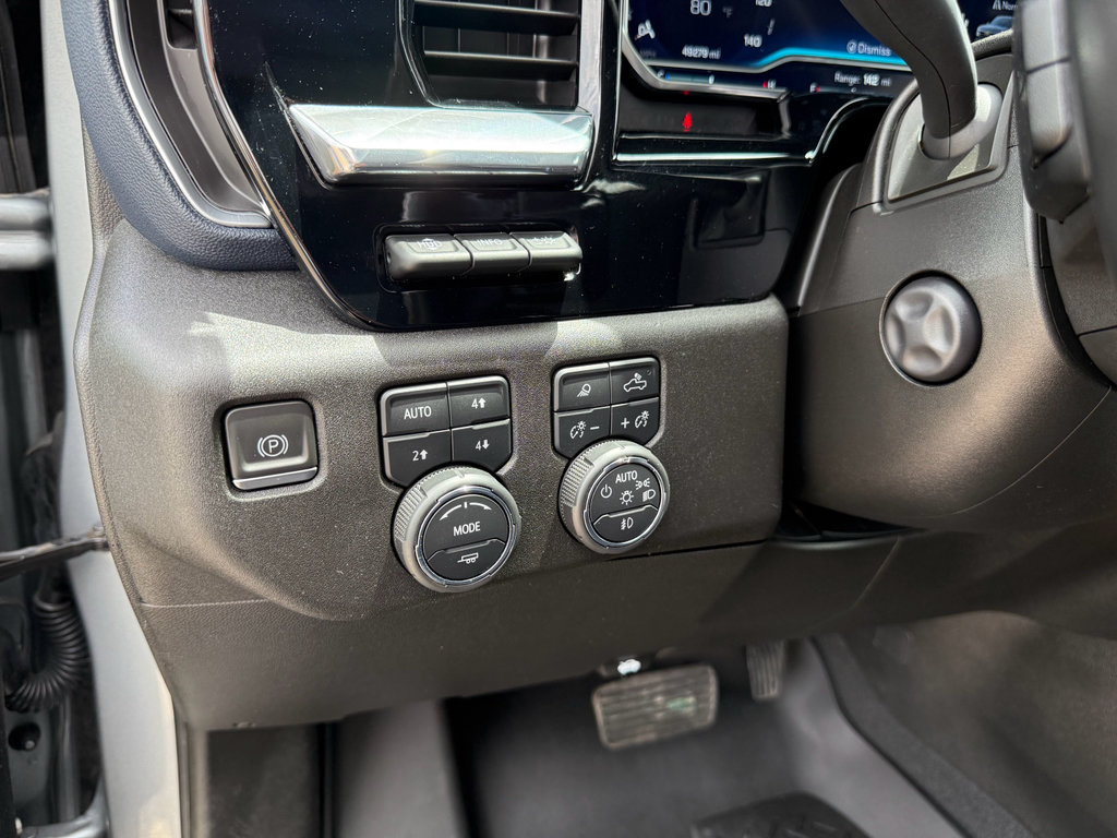 Used 2023 Chevrolet Silverado 1500 High Country w/ Technology Package AWD/4WD image 18