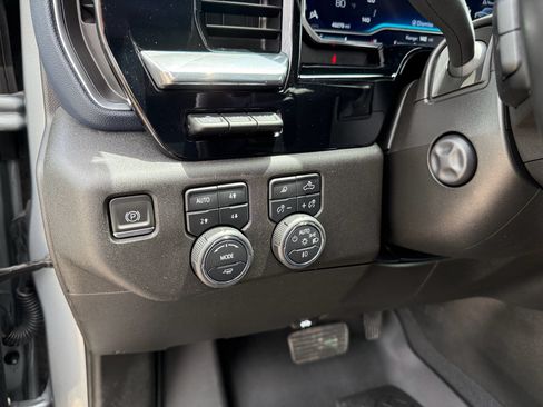 Used 2023 Chevrolet Silverado 1500 High Country w/ Technology Package AWD/4WD image 18