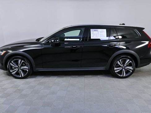 Certified 2025 Volvo V60 B5 Cross Country Plus image 2