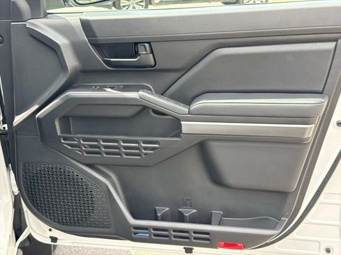 Used 2025 Toyota Tacoma SR5 AWD/4WD image 24