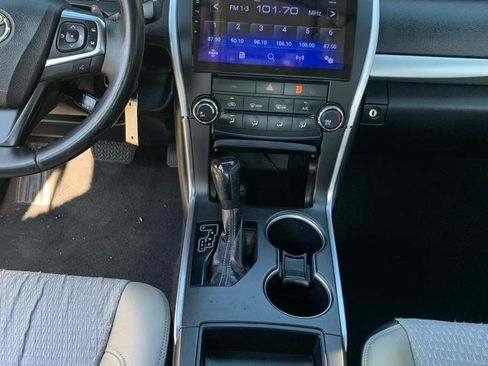 Used 2015 Toyota Camry SE w/ Moonroof Package FWD image 11
