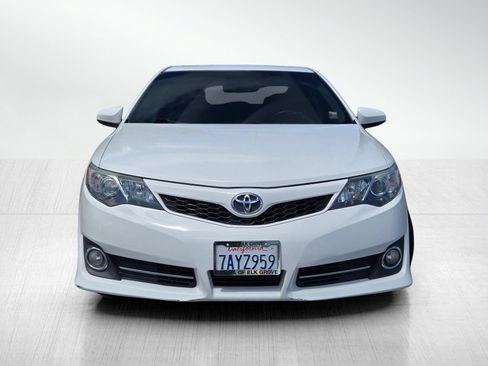 Used 2013 Toyota Camry SE w/ Convenience Pkg FWD image 2
