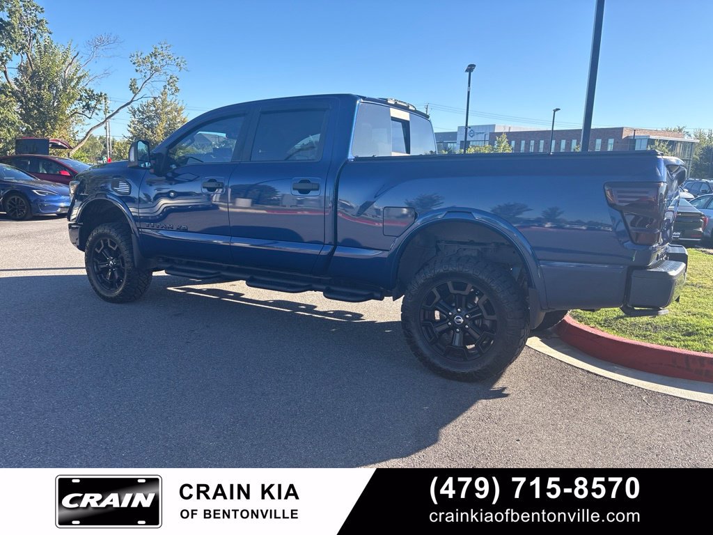 Used 2017 Nissan Titan PRO-4X w/ Pro-4x Convenience Package AWD/4WD image 4