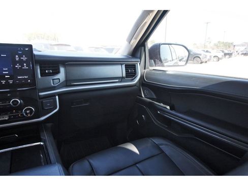Certified 2022 Ford Expedition XLT image 13