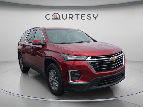 Used 2023 Chevrolet Traverse LT FWD image 3