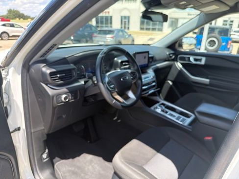 Used 2022 Ford Explorer XLT w/ Class IV Trailer Tow Package RWD image 9
