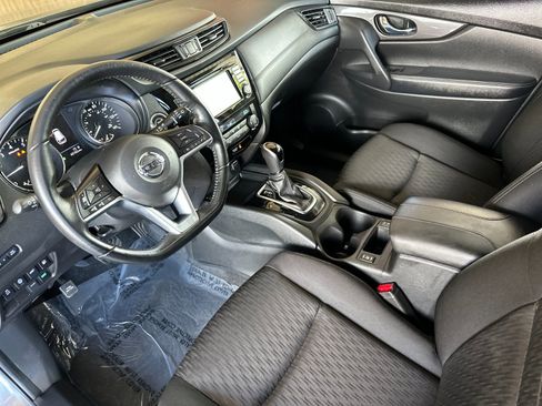 Used 2020 Nissan Rogue SV FWD image 11