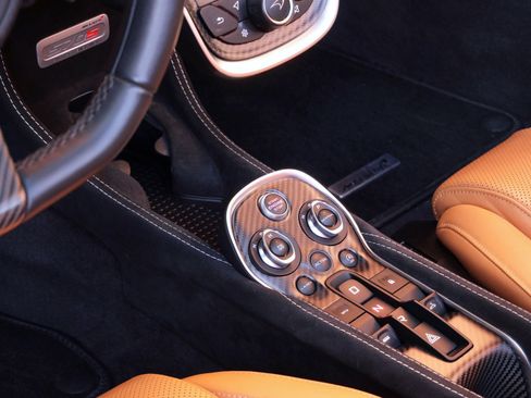 Used 2019 McLaren 570S Spider image 19