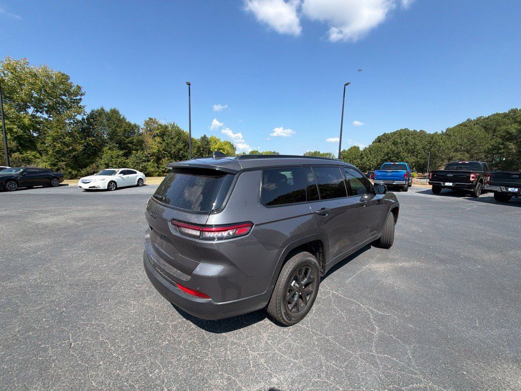 Used 2025 Jeep Grand Cherokee L Altitude AWD/4WD image 19