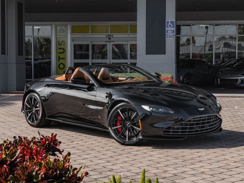 Used 2021 Aston Martin V8 Vantage Roadster image 12