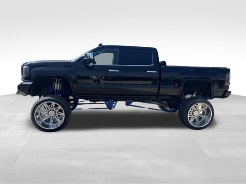 Used 2015 GMC Sierra 2500 Denali w/ Duramax Plus Package AWD/4WD image 3