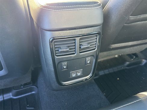 Used 2023 Chrysler 300 C image 18