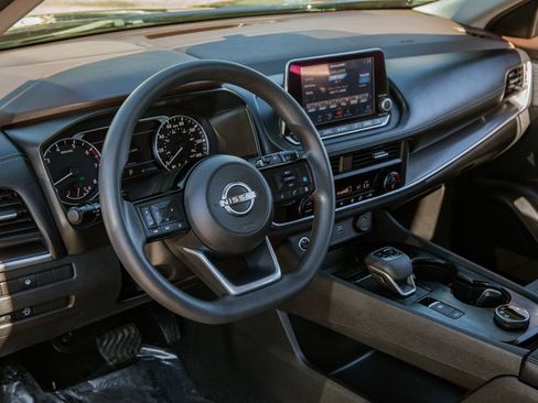 Used 2023 Nissan Rogue SV image 10