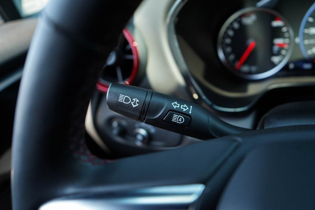 Used 2025 Chevrolet Blazer RS FWD image 35