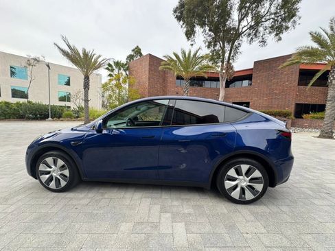 Used 2023 Tesla Model Y Long Range AWD/4WD image 9