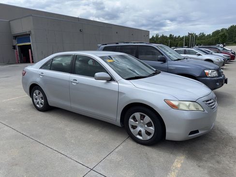 Used 2007 Toyota Camry LE FWD image 7