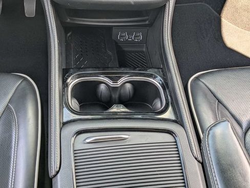 Used 2025 Chrysler Pacifica Limited FWD image 18