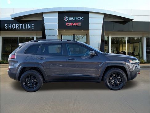 Used 2019 Jeep Cherokee Trailhawk w/ Cold Weather Group AWD/4WD image 2
