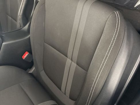 Used 2025 Hyundai Venue SEL FWD image 27