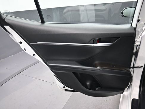 Used 2023 Toyota Camry SE image 27