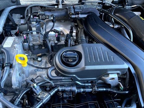 Used 2024 Volkswagen Taos SE image 32