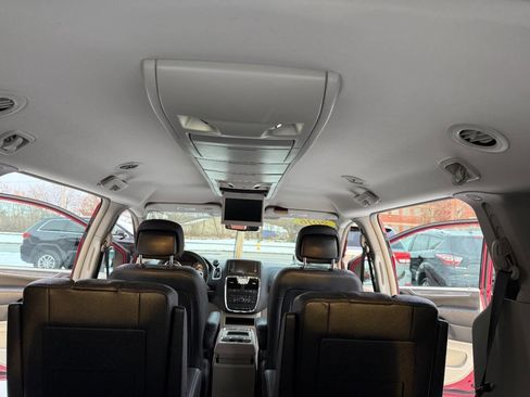 Used 2016 Chrysler Town & Country Touring w/ Driver Convenience Group image 22