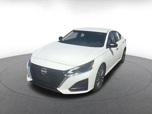 Used 2025 Nissan Altima 2.5 SV FWD image 6