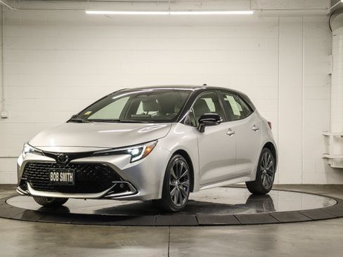 Used 2023 Toyota Corolla XSE FWD image 3