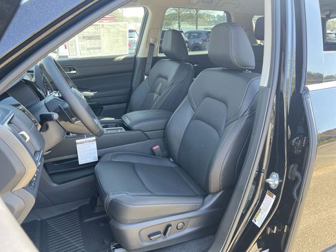 New 2026 Nissan Pathfinder SL image 16