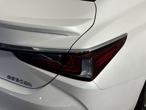 Used 2024 Lexus ES 300h Ultra Luxury image 34
