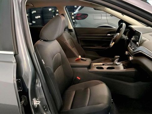 Used 2025 Nissan Altima 2.5 SV image 7