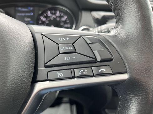 Used 2017 Nissan Rogue SV image 19