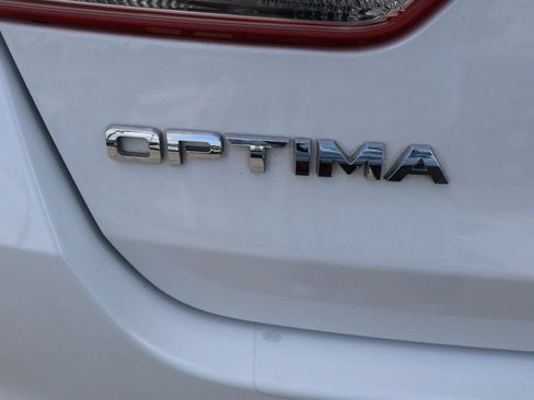 Used 2016 Kia Optima LX w/ Option Group 014 FWD image 12